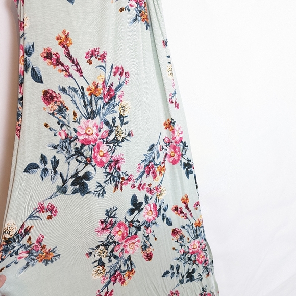 FINAL SALE 🆕🌿FLORAL MAXI DRESS🌿 - Picture 5 of 6